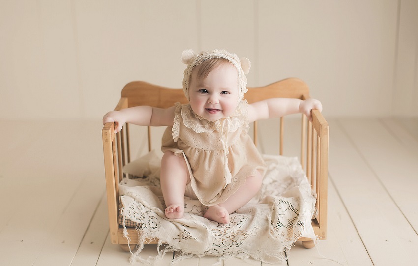 baby-girl-vintage-photoshoot