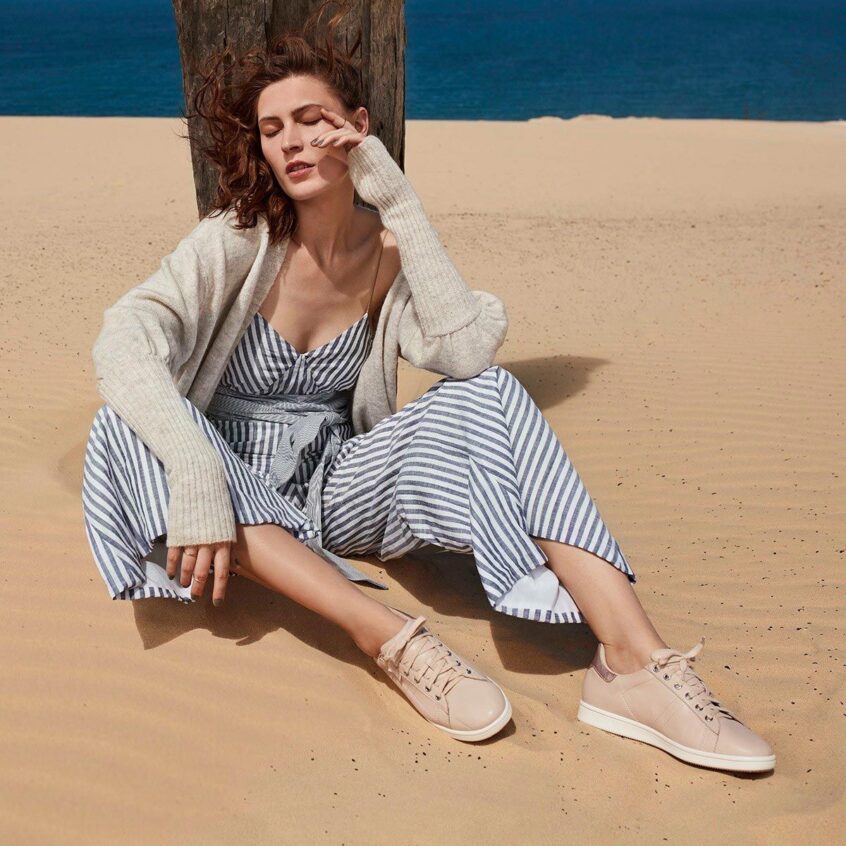 Women in desert posing with frankie 4 Walking Shoes